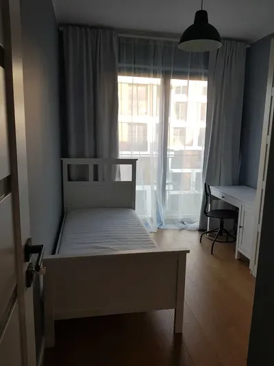 Ładny pokój w nowy mieszkaniu, czynsz najmu 1300 zł/m-c. - miniatura 3