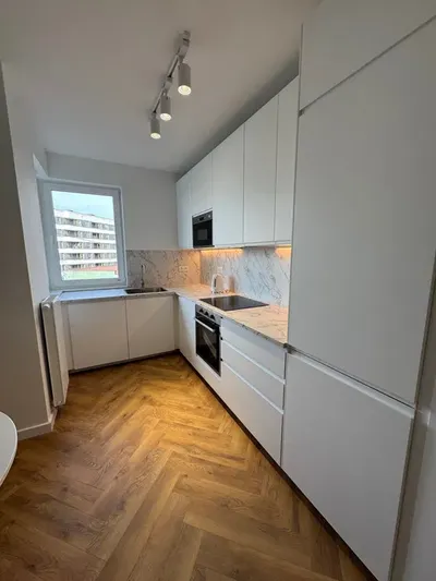 Mieszkanie 2 pokoi z balkonem i garażem na Bemowie - miniatura 2