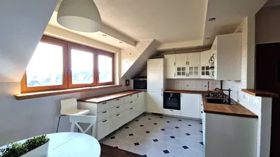 Przestronne, dwupoziomowe mieszkanie 4-pokojowe z widokiem na las - miniatura 3