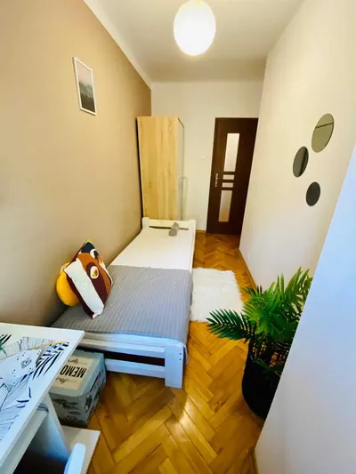 Pokój jednoosobowy z balkonem!- ul. Miechowity 15- spokojna okolica - miniatura 2